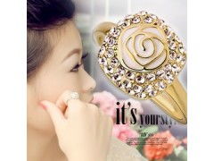 韓潮涌動，璀璨情緣 義烏飾品直銷網引領滿鉆山茶花戒指新風尚